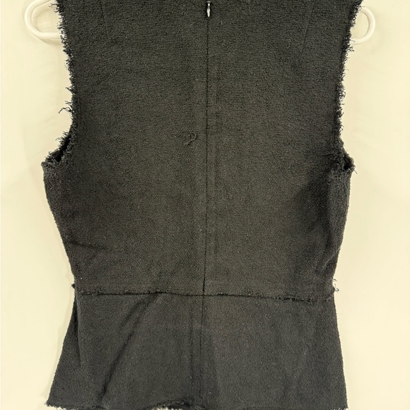 Elegant Black Sleeveless Top - Picture 4 of 4